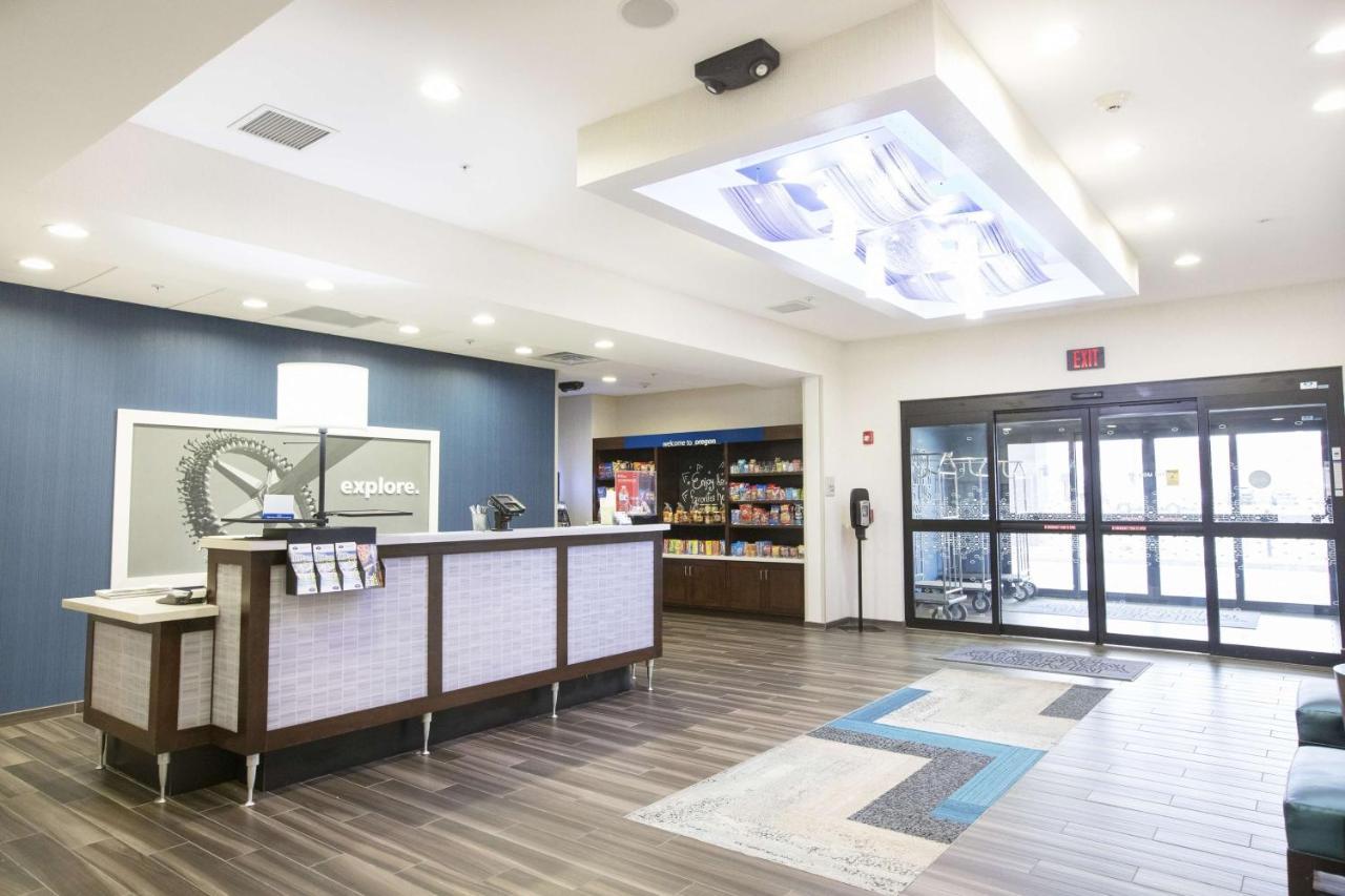 Hampton Inn Toledo Oregon Exterior photo